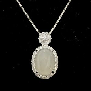 Elegant Silver Pendant Necklace